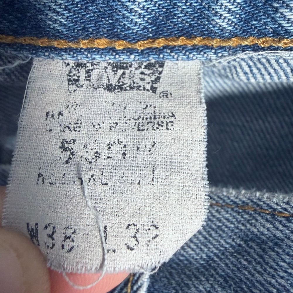Vtg Levis Jeans Mens 38x32 (Fits 36) 550 Relaxed Fit Denim Light Wash Blue - Picture 2 of 9